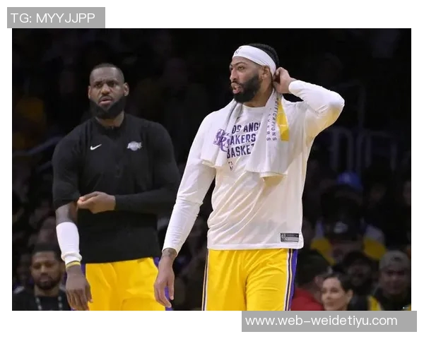 帕金斯对浓眉身材变化的看法:树立榜样保持良好体型的重要性 帕金斯对浓眉身材变化的看法:树立榜样保持良好体型的重要性