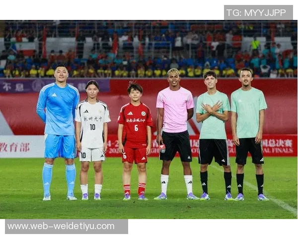 奇妙缘分重现巴黎小将恩贾恩图与亚马尔曾在U10赛场相遇